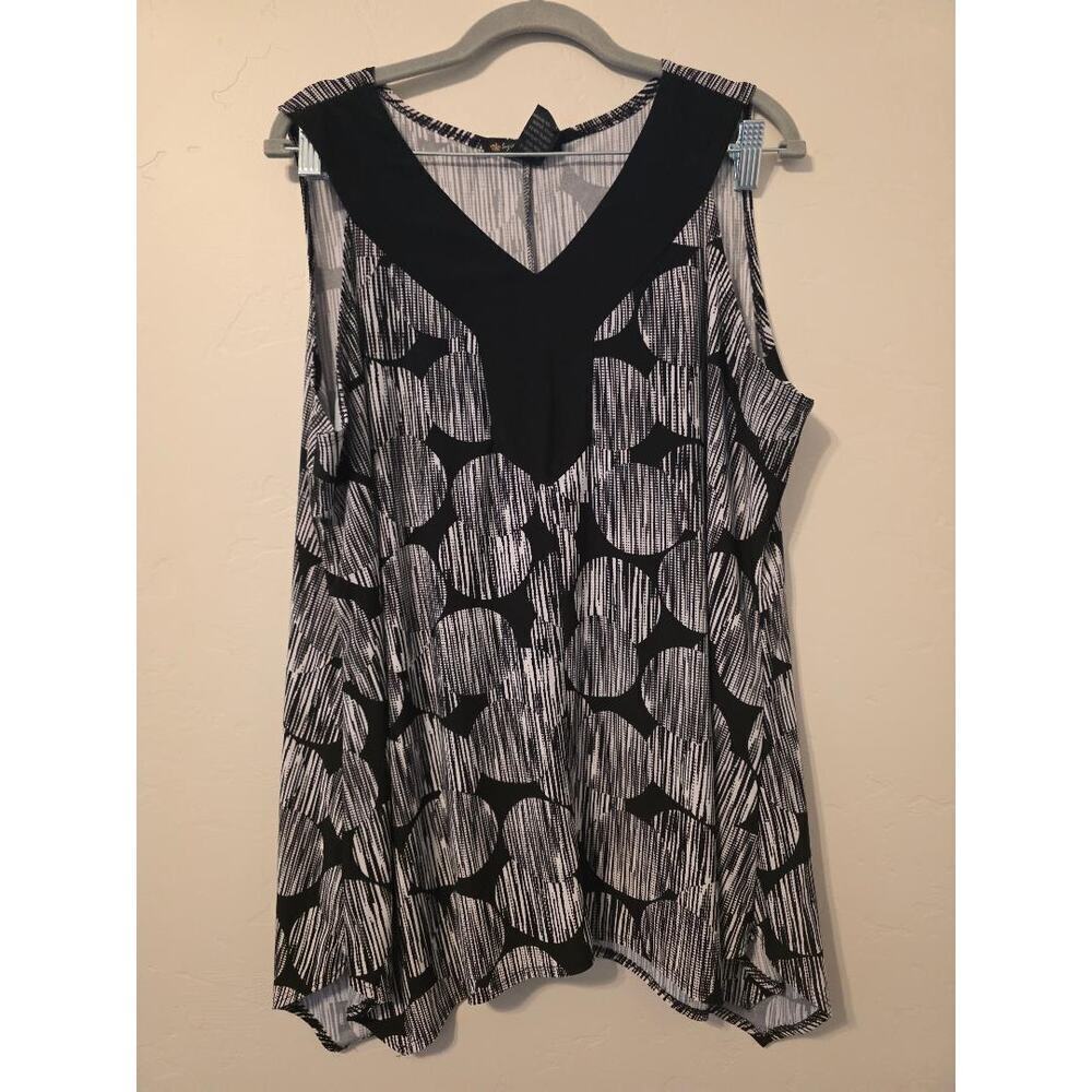 Suzie in the City Sleeveless Blouse Women’s 2X Black White Abstract Print